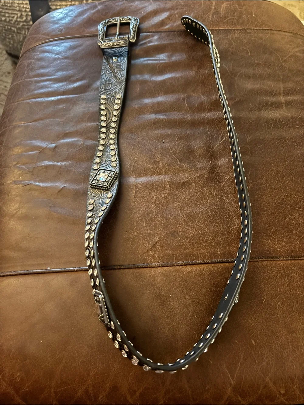 Women’s medium Western Style brown leather belt